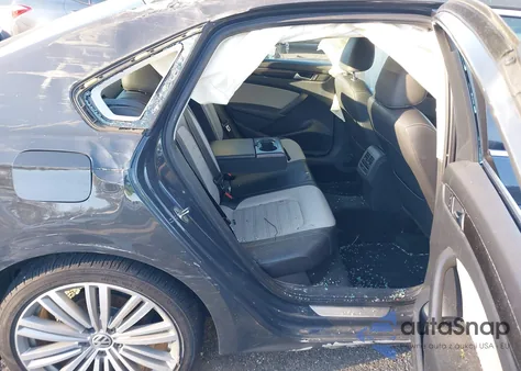 2015 Volkswagen Passat 1.8T Sport z USA, uszkodzony, nr VIN 1VWBT7A37FC064798